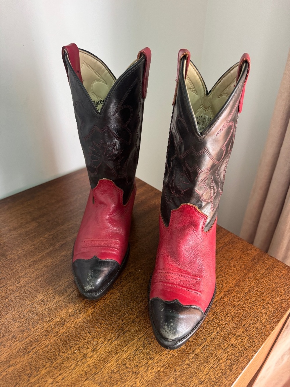Laredo kids cowboy boots size 1 1/2